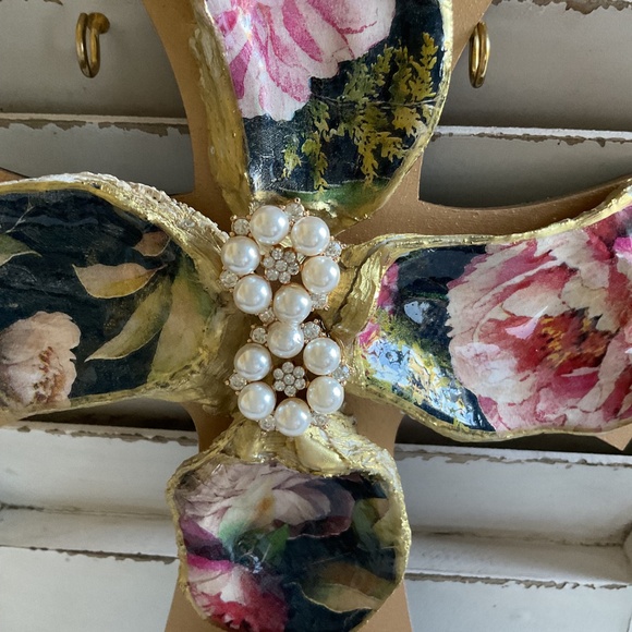 Oyster Shell Cross Wall Decor - Picture 2 of 3